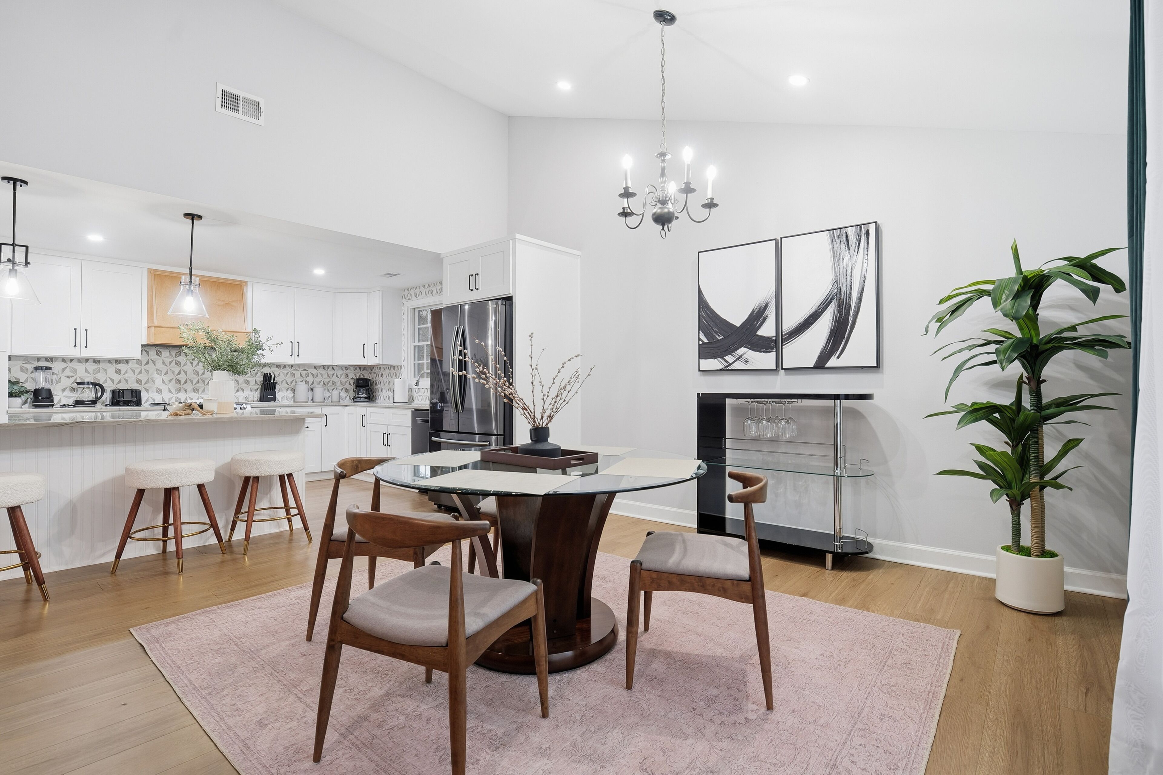 Signature-talo, 4 makuuhuonetta, tupakointi kielletty, patio | Ruokailu omassa huoneessa