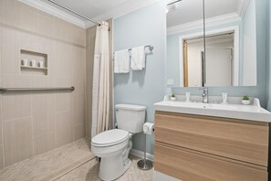 Signature House, 4 Bedrooms, Non Smoking, Patio | Bathroom | Free toiletries, hair dryer, towels, soap