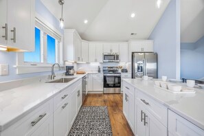 Fridge, microwave, oven, stovetop - Oceanside, Dog Friendly Home with Private Pool and Hot Tub (Salvo)
