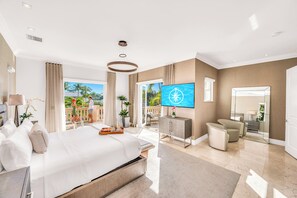 Skrivebord, strykejern/-brett, wi-fi (inkludert) og sengetøy