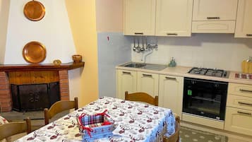 Apartemen, 2 kamar tidur, pemandangan kebun | Dapur pribadi