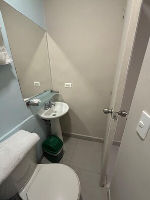 غرفة كلاسيكية للاستخدام الفردي | حمام