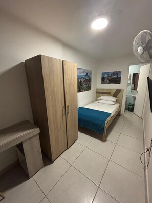 خزنة داخل الغرفة ومكواة/لوح كي وواي فاي مجانًا