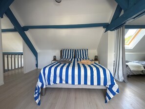 3 bedrooms, desk, iron/ironing board, free WiFi