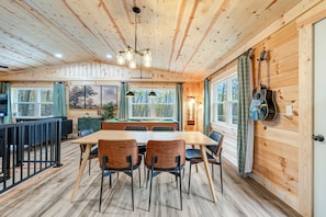 Games room - NEW Log Cabin w Hot Tub, Cold Plunge, Game room (Shenandoah)