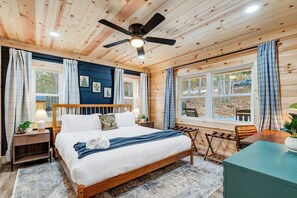 Desk, free WiFi, bed sheets - NEW Log Cabin w Hot Tub, Cold Plunge, Game room (Shenandoah)