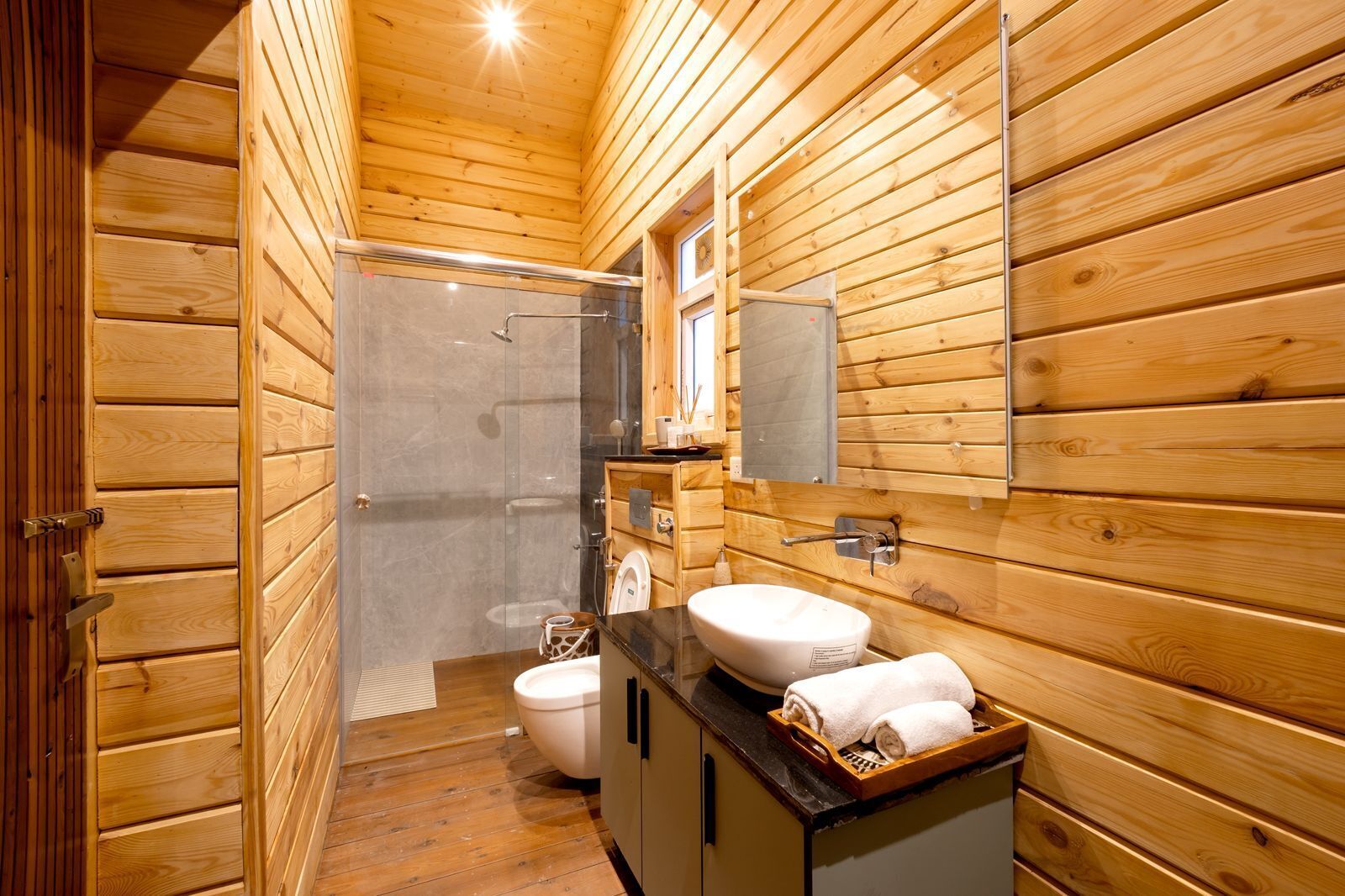 Shower, free toiletries, slippers
