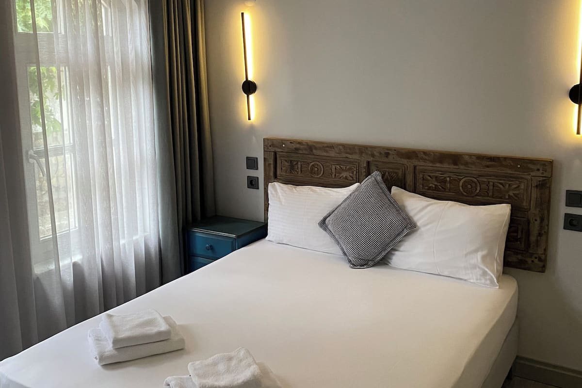 Comfort Suite, City View | Desk, free WiFi