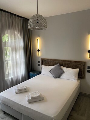 Suite Confort, vue ville | Bureau, Wi-Fi gratuit