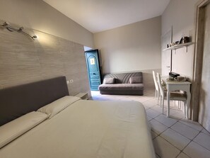 Deluxe Double Room, Patio, Courtyard View