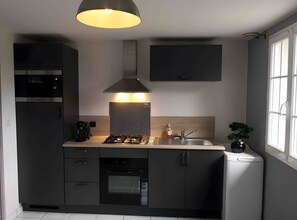 Refrigerador, microondas, horno y parrilla de estufa 