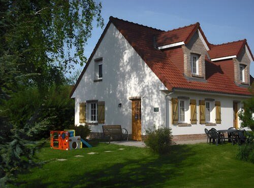Well-Decorated Rosemont Cottage in Prime Location