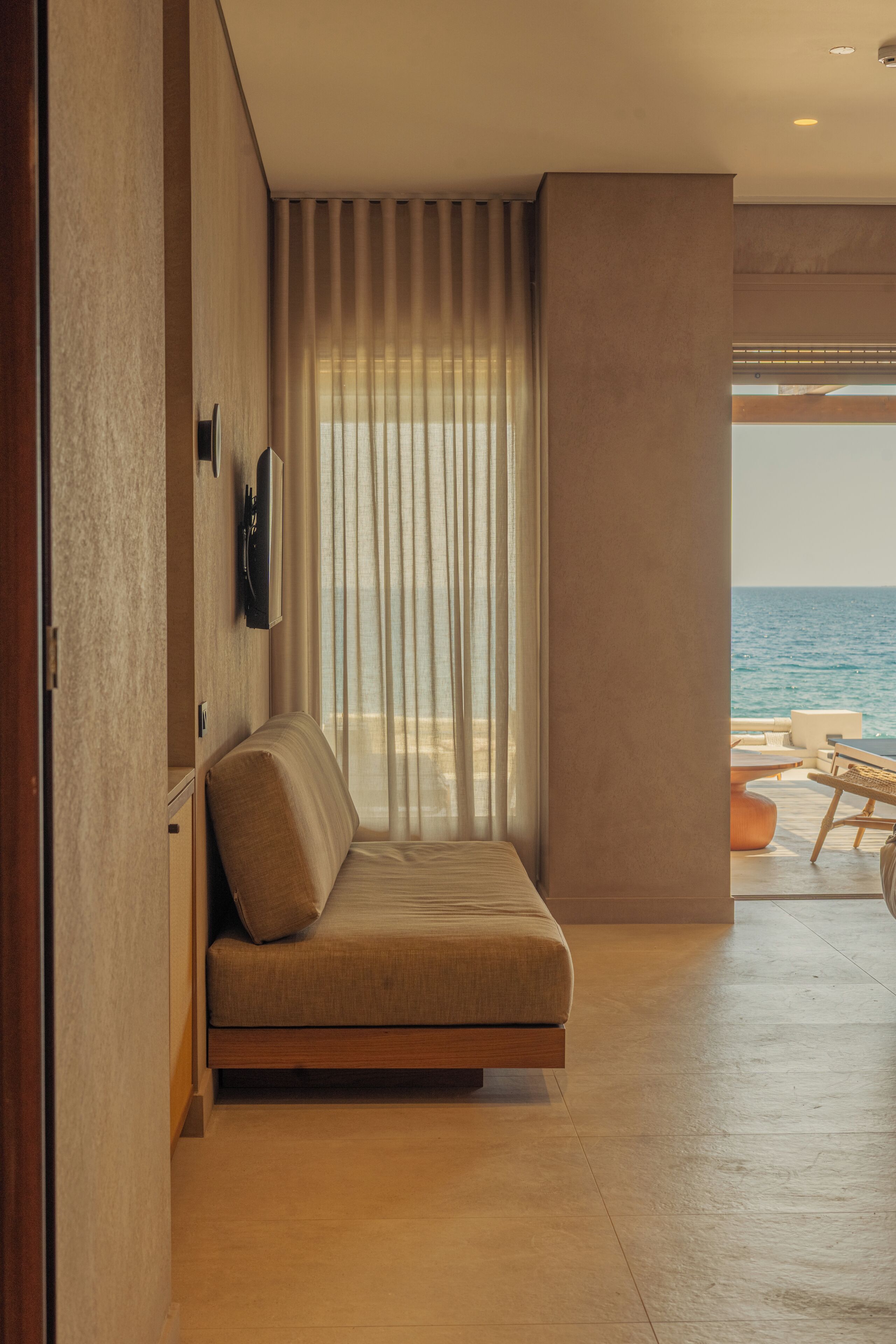 Deluxe Suite, Sea View | Living area