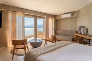 Suite supérieure, vue sur la mer | Minibar, coffre-fort, bureau
