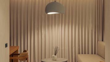 Standard Suite, 1 King Bed, Courtyard View | Living area