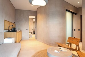 King Suite with 2 Bedrooms and Sea View | ミニバー、セーフティボックス (室内)、デスク、ノートパソコン用作業スペース