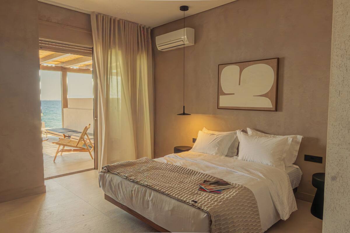 Suite Deluxe | Caja de seguridad en la habitación y escritorio