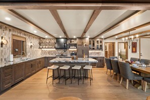 Dining - Black Eagle Escape | True Ski-In/Ski-Out (Big Sky)