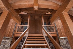 Interior - Black Eagle Escape | True Ski-In/Ski-Out (Big Sky)