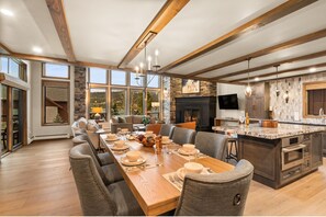 Dining - Black Eagle Escape | True Ski-In/Ski-Out (Big Sky)