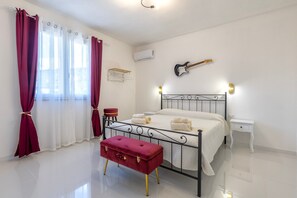 WiFi, bed sheets - Apartment 'Vintage Village- Anni 50'' with Mountain View, Wi-Fi and Air Conditioning (Alghero)