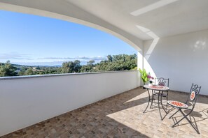 Outdoor dining - Apartment 'Vintage Village- Anni 50'' with Mountain View, Wi-Fi and Air Conditioning (Alghero)
