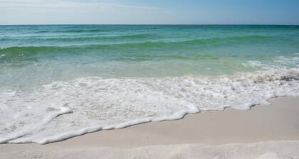 🌊Sea La Vie | Cozy Pet Friendly🐾Home | Steps to the Beach 🌊