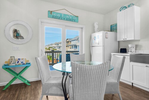 🌊Sea La Vie | Cozy Pet Friendly🐾Home | Steps to the Beach 🌊