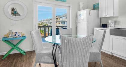 🌊Sea La Vie | Cozy Pet Friendly🐾Home | Steps to the Beach 🌊
