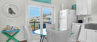 🌊Sea La Vie | Cozy Pet Friendly🐾Home | Steps to the Beach 🌊