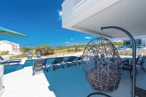 Outdoor dining - Adris 2 luxury apartment with a pool (Novalja)