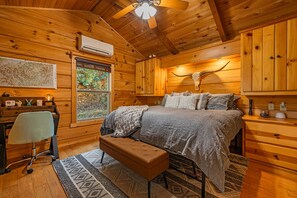1 bedroom, desk, iron/ironing board, free WiFi - New! Pet Friendly Couple's Retreat w/ Hot Tub (Horse Shoe)