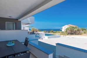 Outdoor dining - Apartment 2 (Novalja)