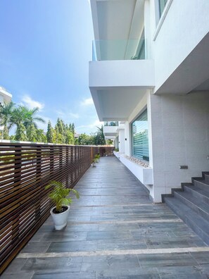 Property grounds - Furnished 1 Bedroom at Lul Water (Accra)