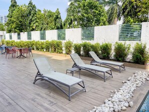 Outdoor dining - Furnished 1 Bedroom at Lul Water (Accra)