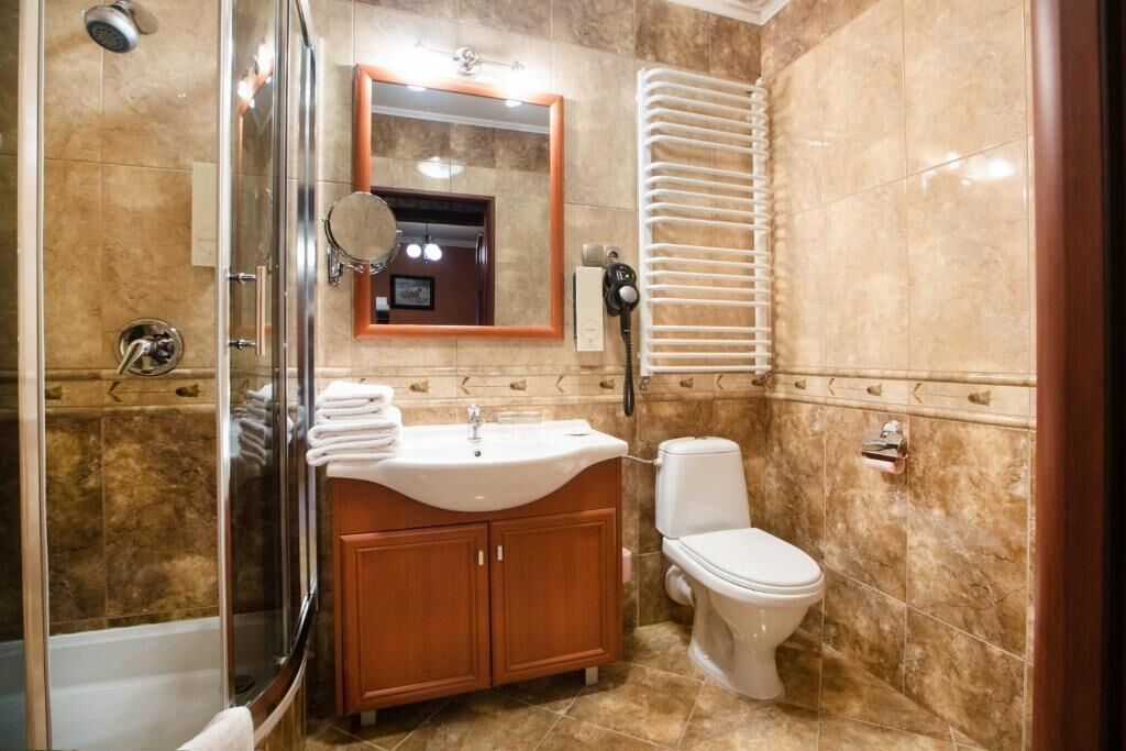Deluxe-Apartment, Nichtraucher, Gartenblick | Badezimmer | Dusche, Haartrockner, Handtücher, Seife