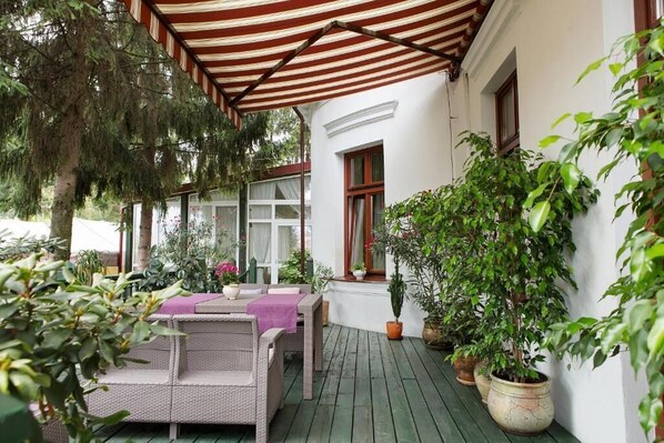 Outdoor dining - Dwór Hetman w Jarosławiu (Jarosław)