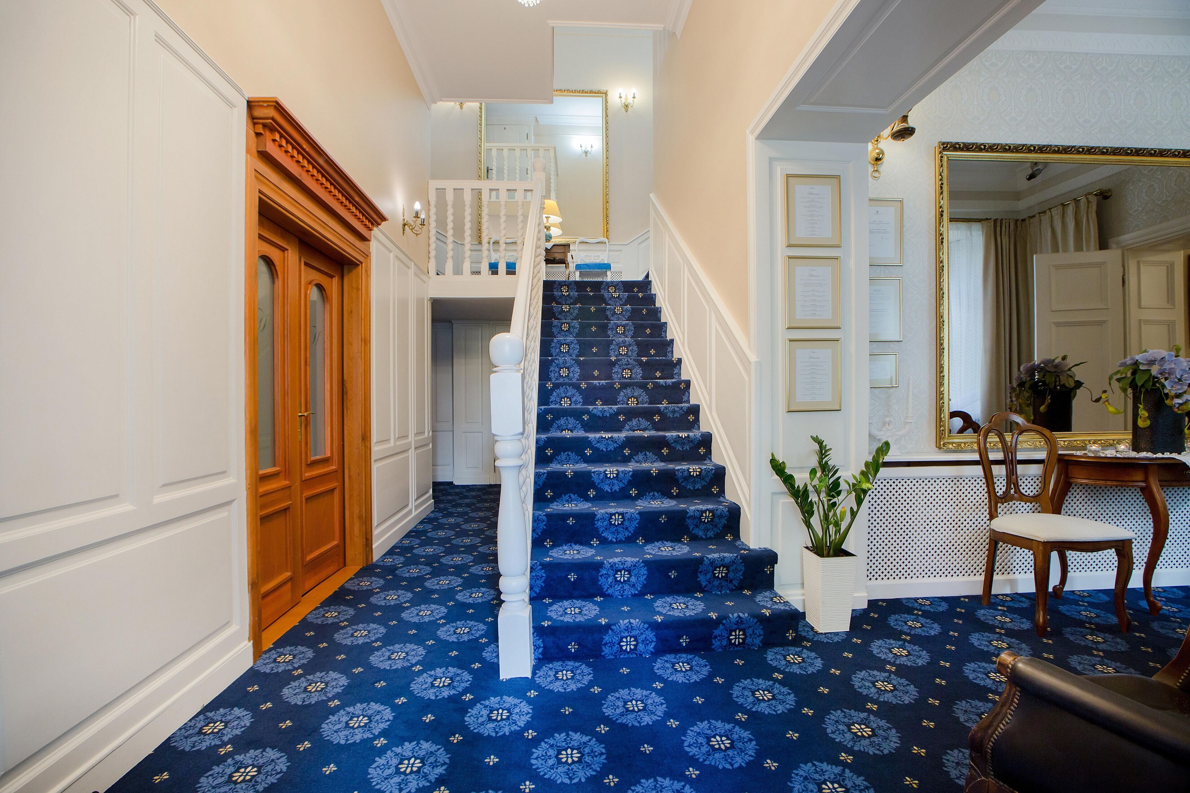 المنشأة من الداخل