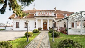 Exterior - Dwór Hetman w Jarosławiu (Jarosław)