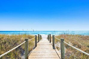 On the beach - Beach Nut – Beachfront | Luxury | Incredible Views (Gulf Shores)