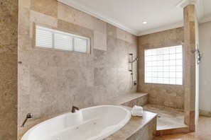 Towels - Beach Nut – Beachfront | Luxury | Incredible Views (Gulf Shores)
