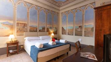 Minibar, Schreibtisch