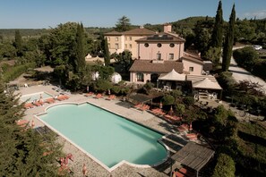 Seasonal outdoor pool, open 10:00 AM to 7:00 PM, pool umbrellas - Hotel with swimming pool in Riparbella (Riparbella)