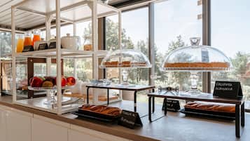 Free daily buffet breakfast