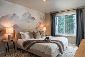 Desk, iron/ironing board, travel cot, free WiFi - Creekside - Cozy Retreat - Hot Tub - Outdoor Sauna (Littleton)