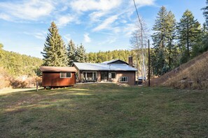 Exterior - Creekside - Cozy Retreat - Hot Tub - Outdoor Sauna (Littleton)
