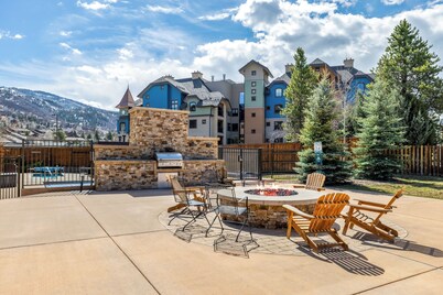 Steps to Ski at the Base Area | Pool, Hot Tub and Garage