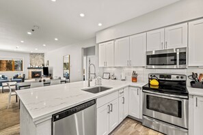 Fridge, microwave, oven, stovetop - At Base Area~Steps to Ski~Pool, Hot Tub, Garage (Steamboat Springs)