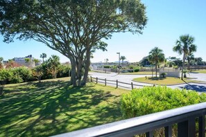 Property grounds - Oceanfront Villa C131: Steps to Beach & Pool (Hilton Head Island)