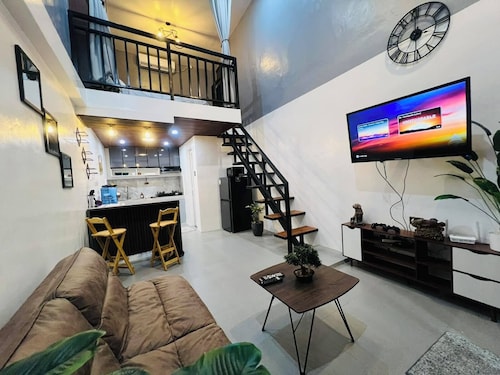 Cozy 1-bedroom apartment in peaceful Magalang with AC